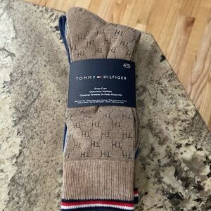 NWT TOMMY HILFIGER MEN’S 4 PAIRS DRESS SOCKS